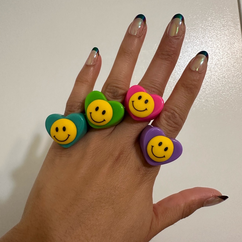 SMILEY FACE Heart Shaped Chunky Oversized Neon Pink Ring - Picture 3 of 6
